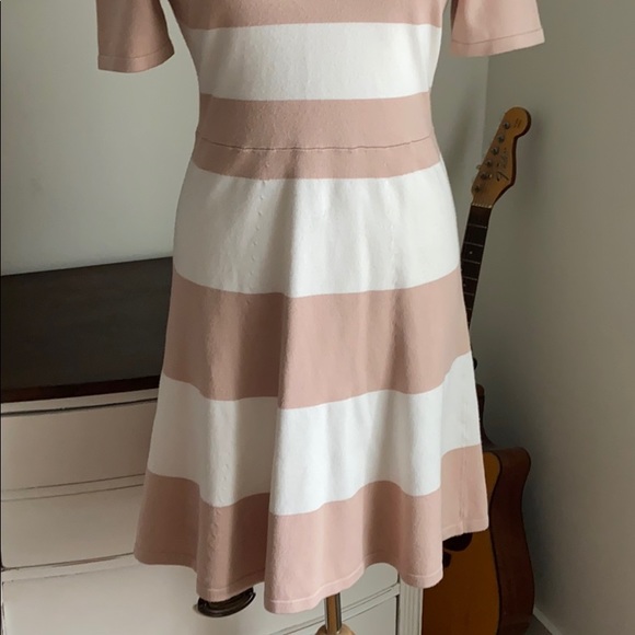 BCBGMaxazria stretch shift dress cream/tan white - Picture 3 of 9